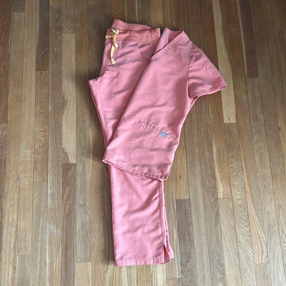 Figs - Salmon Scrub Set - Picture 3 of 5